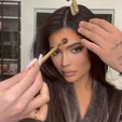 Fãs pedem demissão do maquiador de Kylie Jenner; entenda (Montagem R7/Reprodução Instagram)